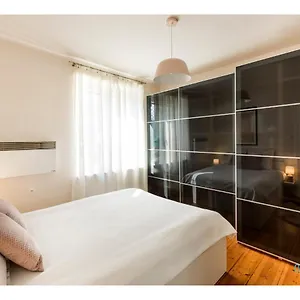Mirror Homestay
