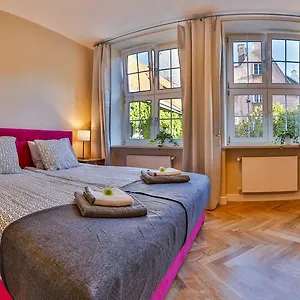 Apartament Bursztynowy Mariacka Old Town *