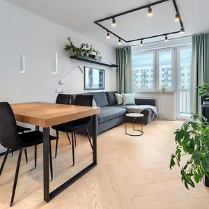 Seaside Retreat - 64m2, Parking, Workspace- By Rentujemy Apartment