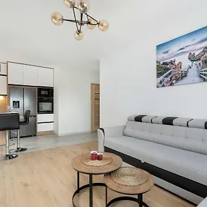 Apartment Bright Starowiejska With Parking By Renters *