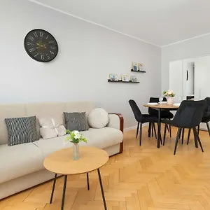 Spacious Burzynskiego In With Parking By Renters *