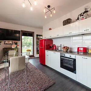 River Haven Apartment *