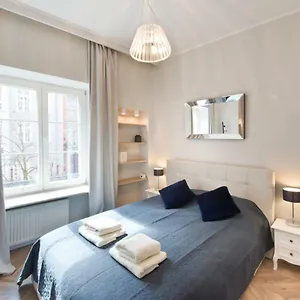 Apartment Dluga Street Near Neptun