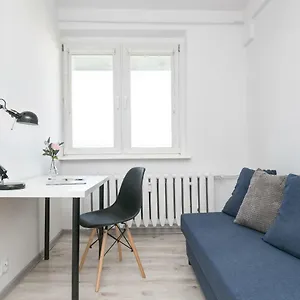 Rooms4less Homestay *
