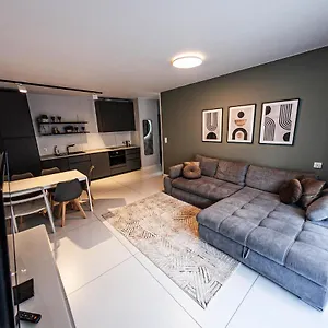 Exclusive Marina Apartment *
