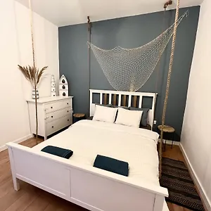 Sailor By Marina Old Town For 8 People, Free Parking!