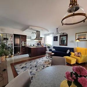 Orange Water Apartment *