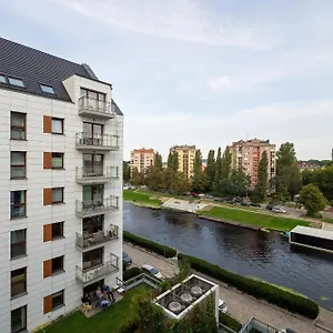 Minimalistyczny W Gdansku Z Widokiem Na Rzeke By Renters *