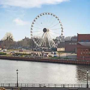 Apartment Dom & House - Old Town Targ Rybny - Self Check-in, Parking, River View