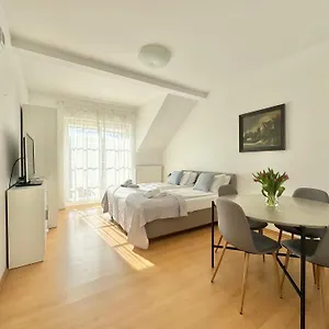 Bridget Przy Plazy Q4 Apartment