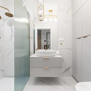 Grand - Doki Living & Foodhall Apartment Gdansk