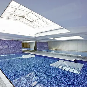 White Pearl Apartment *