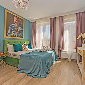 Apartment Starogdanski 20 *