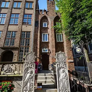 Gotyk House 3*