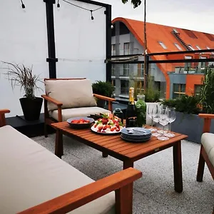 Trident Iii Apartment