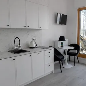 Apartment White Skyla Apartament *