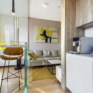 Enjoy! Old Town Apartment
