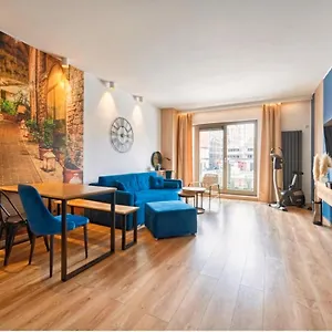 Riverview Waterline & Pool Apartment *