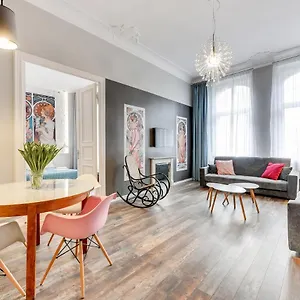 Blue Mandarin Solidarity Square Apartment
