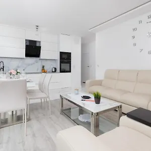 Spacious & Bright Family In By Renters