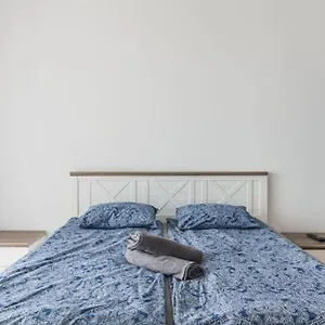 & W25/21 Apartment *