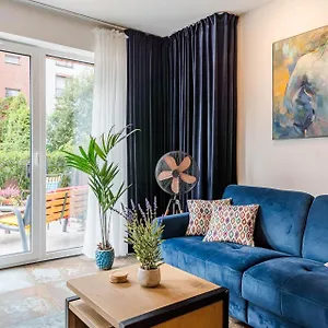 Riverside Garden Marina Apartment *