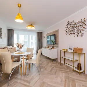 Golden Azzure By Grand Apartment