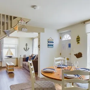 Boat House Sleeps 4 In The Centre Of The Sailing Mecca Of Cowes Holiday home Cowes (Isle of Wight)