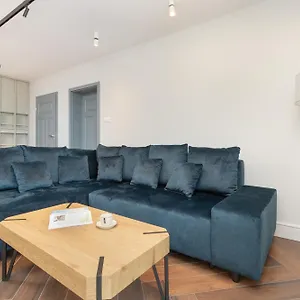 Apartment Exceptional With Charming Garden And Parking By Renters *