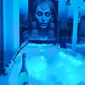 Chmielna Prestige With Luxury Jacuzzi And Sauna! Selected Also Feature A Massage Chair And Himalayan Salt With Color Therapy Salt Forest * Gdańsk