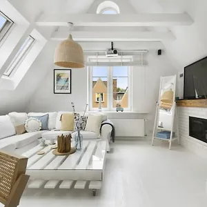 Elite Reverie Old Town Apartment
