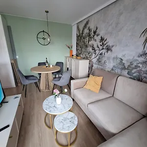 Broniewskiego 6 Apartment *