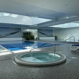 Lily - Waterlane Pool & Gym Apartment
