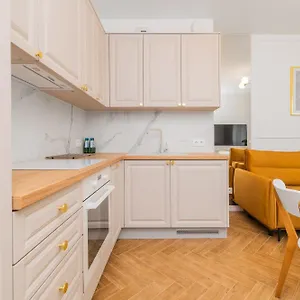 Grand - Doki Living & Foodhall Apartment Gdansk
