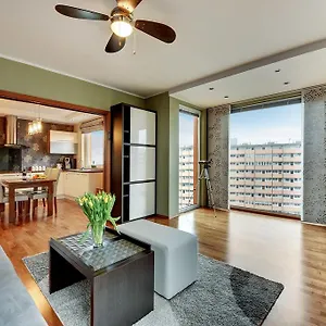 Sunny Horizon Apartment