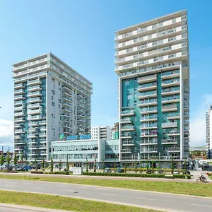 Beautiful Seaside View - 4 Oceans Premium Apartment Gdansk