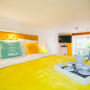 Apartment Berg Yellow