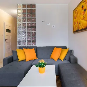Maya's Flats & Resorts - Lastadia Apartment *